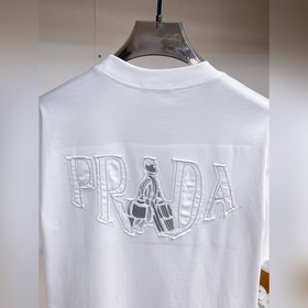 Prada — новая модель летней коллекции 