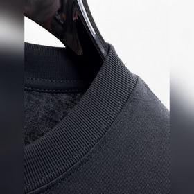 Prada  С тремя логотипами — новинка л