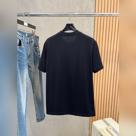 Prada  С тремя логотипами — новинка л