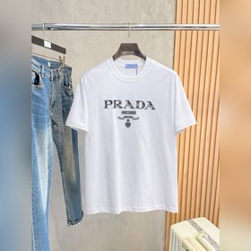 Prada — новая модель летней коллекции