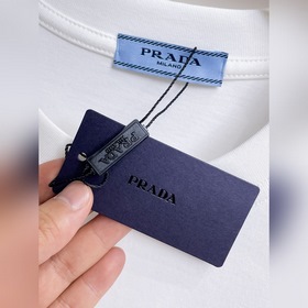 Prada — новая модель летней коллекции 