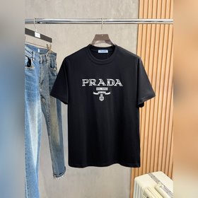Prada — новая модель летней коллекции
