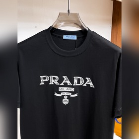Prada — новая модель летней коллекции