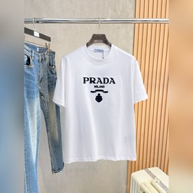 Prada — новая модель летней коллекции