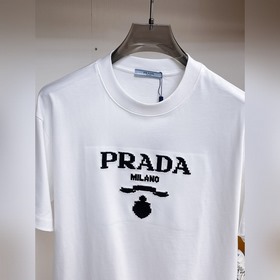 Prada — новая модель летней коллекции
