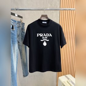 Prada — новая модель летней коллекции