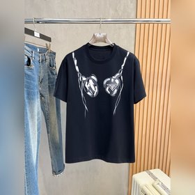 Prada — новая модель летней коллекции