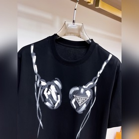 Prada — новая модель летней коллекции