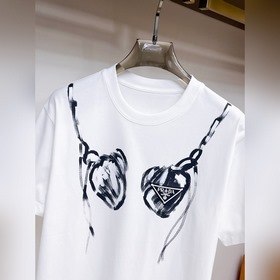 Prada — новая модель летней коллекции