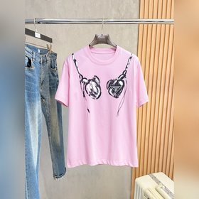 Prada — новая модель летней коллекции