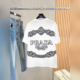 Prada  С тремя логотипами — новинка л