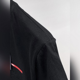 Prada  С тремя логотипами — новинка л