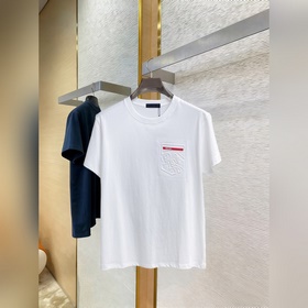 Prada  С тремя логотипами — новинка л