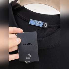 Prada  С тремя логотипами — новинка л