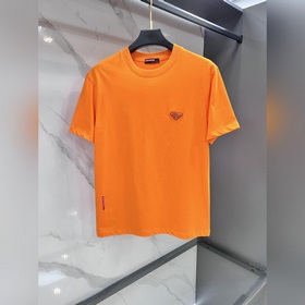 Новейшая универсальная модель Prada 26