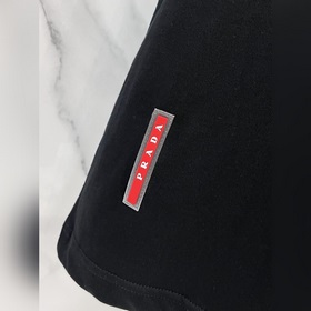 Новейшая универсальная модель Prada 26