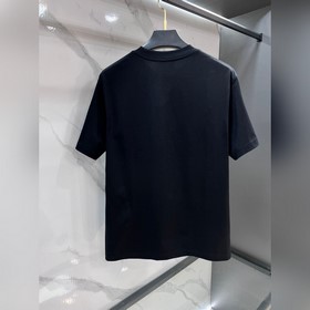 Новинка весна-лето 2026 от Prada： лако