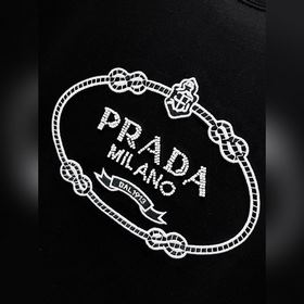 Новинка весна-лето 2026 от Prada： лако