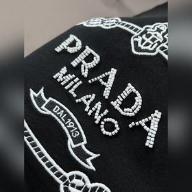 Новинка весна-лето 2026 от Prada： лако