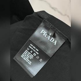 Новинка весна-лето 2026 от Prada： лако