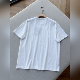 Prada  Итальянский минимализм： однот