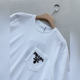 Prada  Итальянский минимализм： однот