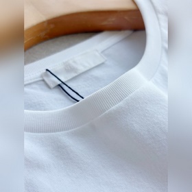 Prada  Итальянский минимализм： однот