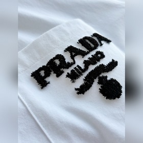 Prada  Итальянский минимализм： однот