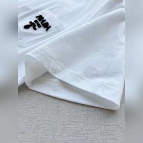 Prada  Итальянский минимализм： однот