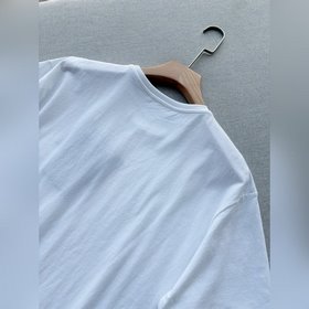 Prada  Итальянский минимализм： однот