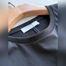 Prada  Итальянский минимализм： однот