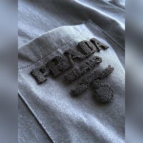 Prada  Итальянский минимализм： однот
