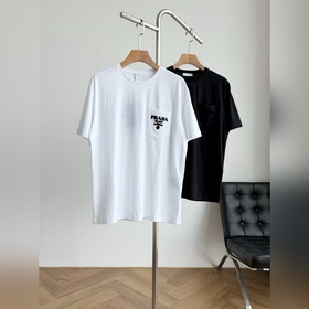 Prada  Итальянский минимализм： однот