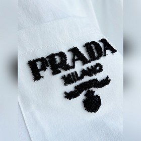 Prada  Итальянский минимализм： однот