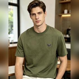 Футболки с короткими рукавами Prada 