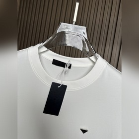 Prada： новая коллекция весна-лето 2026