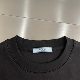 Prada： классическая футболка с коротки