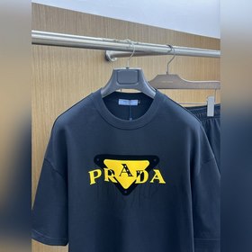 Prada — новейший комплект из шорт и фу