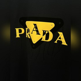 Prada — новейший комплект из шорт и фу