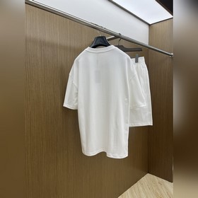 Prada — новейший комплект из шорт и фу