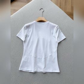 Новая облегающая трикотажная футболка 