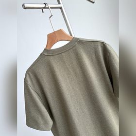 Prada, весна-лето 2026： футболка с тре