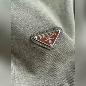 Prada, весна-лето 2026： футболка с тре