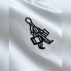 Новая модель футболки Prada с вышитым