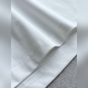 Новая модель футболки Prada с вышитым 