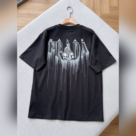Новая модель футболки Prada с вышитым
