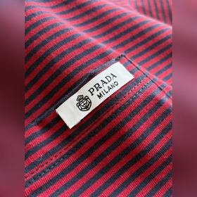 Prada： классическая красно-черная поло