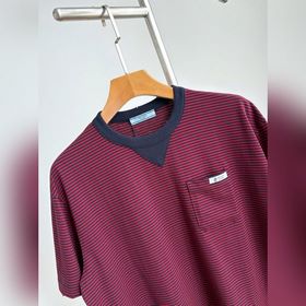 Prada： классическая красно-черная поло