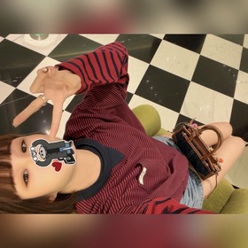 Prada： классическая красно-черная поло