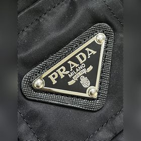 Нейлоновый жилет Prada в стиле рабочей